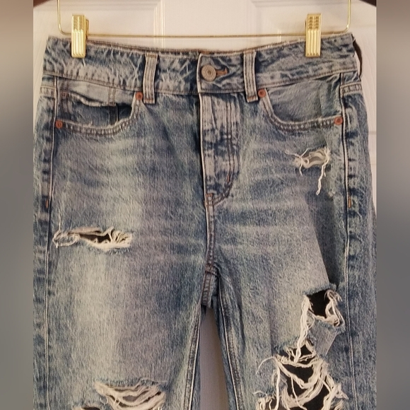 American Eagle Women's Distressed Ripped Washed Blue Jeans Size 4 Short - Picture 4 of 15